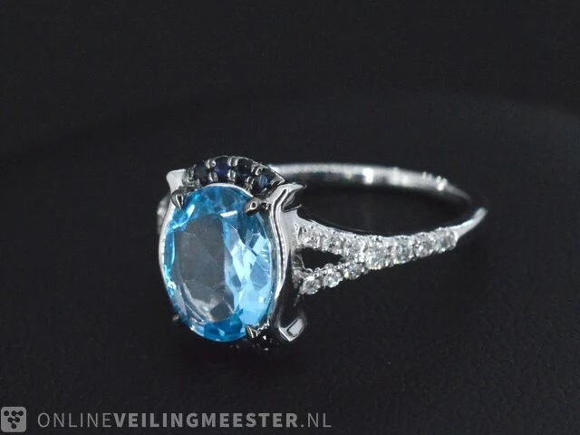 Witgouden ring met diamanten en prachtige edelstenen - afbeelding 1 van  6