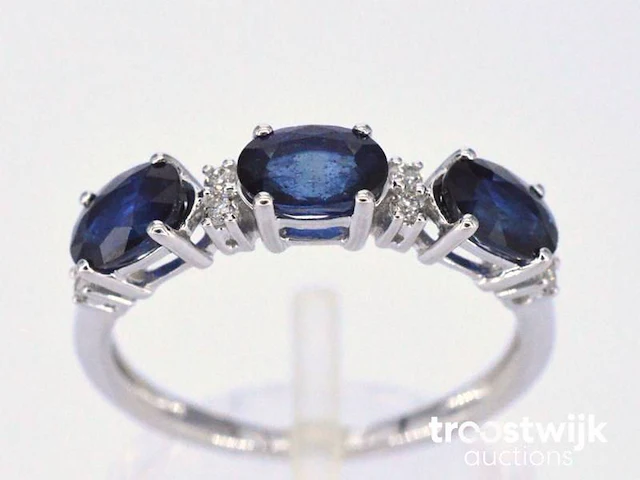 Witgouden ring met diamanten en saffier - afbeelding 1 van  9