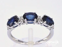 Witgouden ring met diamanten en saffier - afbeelding 1 van  9