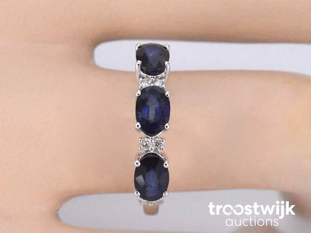 Witgouden ring met diamanten en saffier - afbeelding 2 van  9