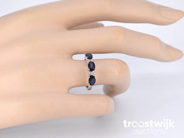 Witgouden ring met diamanten en saffier - afbeelding 3 van  9