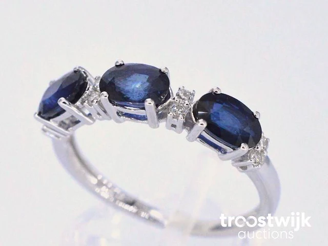 Witgouden ring met diamanten en saffier - afbeelding 4 van  9