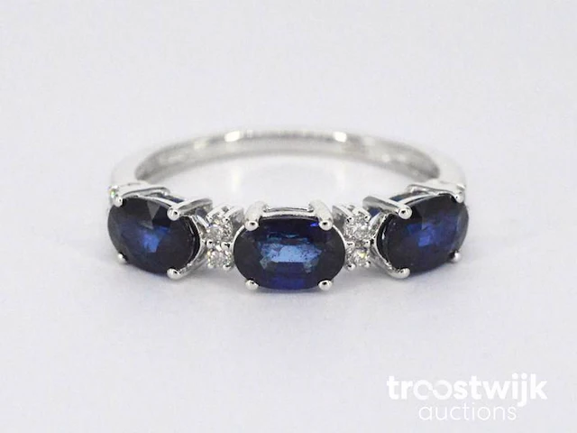 Witgouden ring met diamanten en saffier - afbeelding 6 van  9