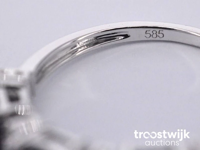 Witgouden ring met diamanten en saffier - afbeelding 9 van  9