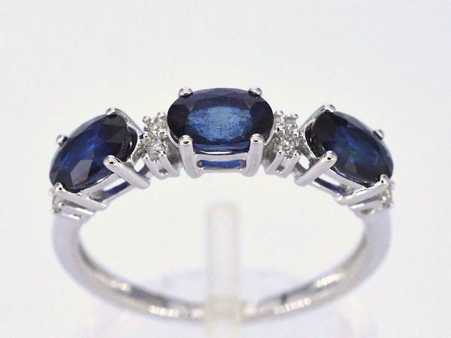 Witgouden ring met diamanten en saffier - afbeelding 1 van  11