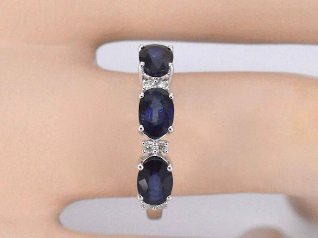 Witgouden ring met diamanten en saffier - afbeelding 4 van  11