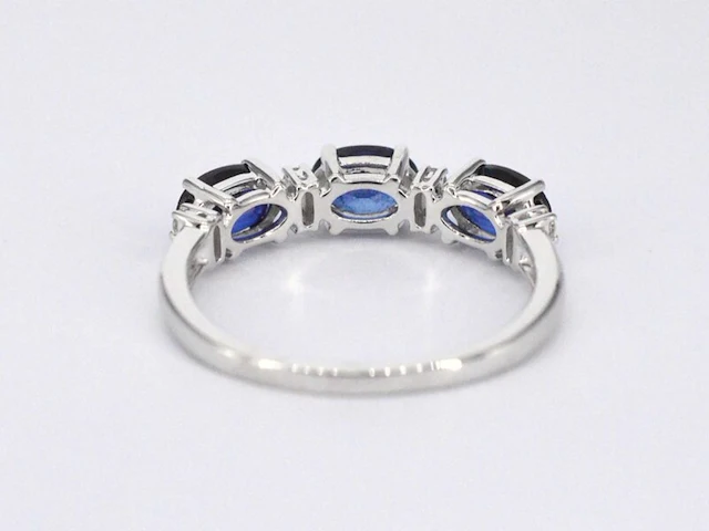 Witgouden ring met diamanten en saffier - afbeelding 9 van  11