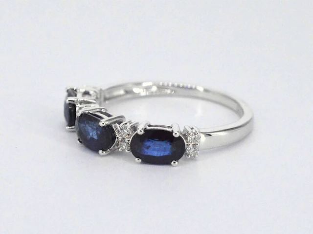 Witgouden ring met diamanten en saffier - afbeelding 10 van  11