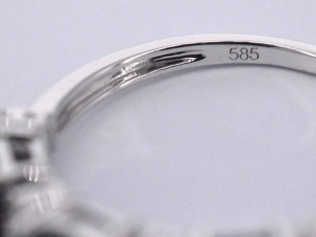 Witgouden ring met diamanten en saffier - afbeelding 11 van  11