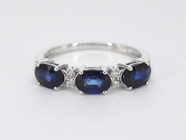 Witgouden ring met diamanten en saffier - afbeelding 8 van  11