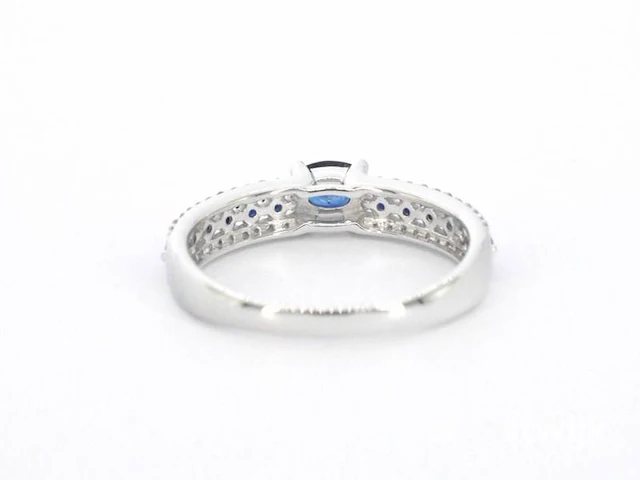 Witgouden ring met diamanten en saffieren - afbeelding 7 van  9