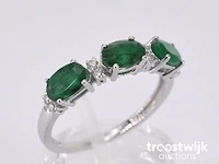 Witgouden ring met diamanten en smaragd - afbeelding 6 van  10
