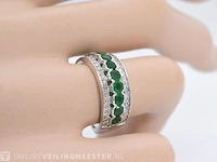 Witgouden ring met diamanten en smaragd - afbeelding 2 van  7