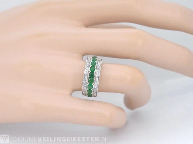Witgouden ring met diamanten en smaragd - afbeelding 3 van  7