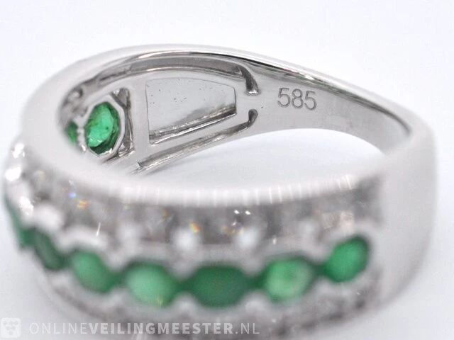 Witgouden ring met diamanten en smaragd - afbeelding 7 van  7