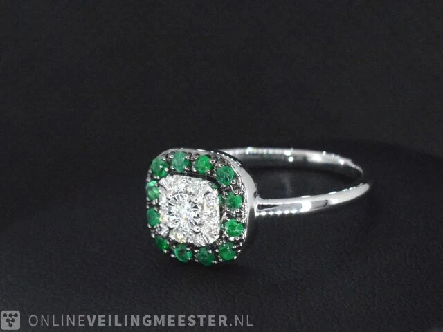 Witgouden ring met diamanten en smaragd - afbeelding 1 van  6