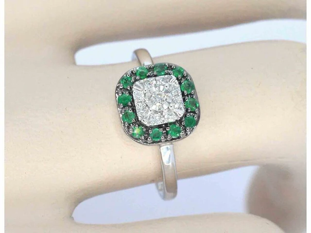 Witgouden ring met diamanten en smaragd - afbeelding 2 van  9
