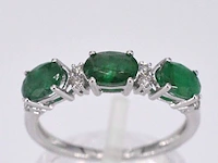 Witgouden ring met diamanten en smaragd - afbeelding 1 van  11