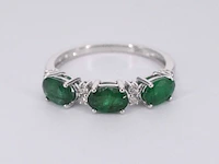 Witgouden ring met diamanten en smaragd - afbeelding 8 van  11