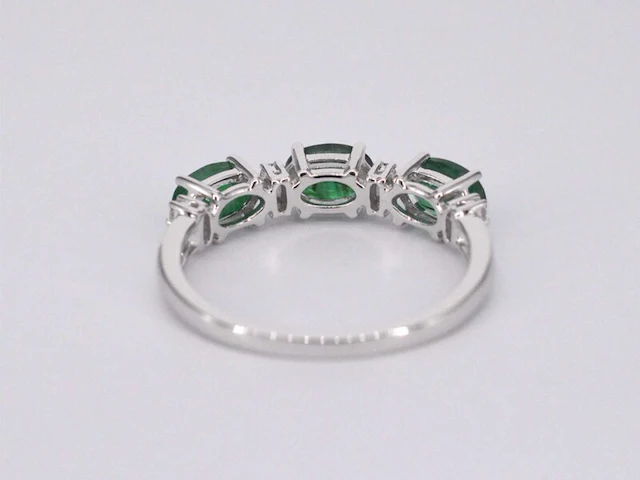 Witgouden ring met diamanten en smaragd - afbeelding 9 van  11
