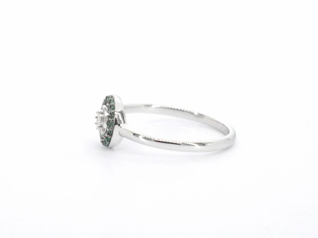 Witgouden ring met diamanten en smaragd - afbeelding 7 van  11