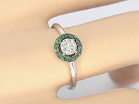 Witgouden ring met diamanten en smaragd - afbeelding 4 van  11