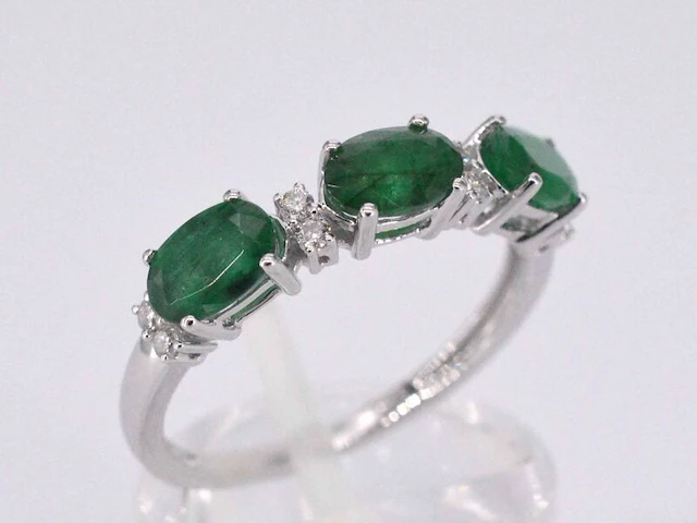 Witgouden ring met diamanten en smaragd - afbeelding 5 van  11