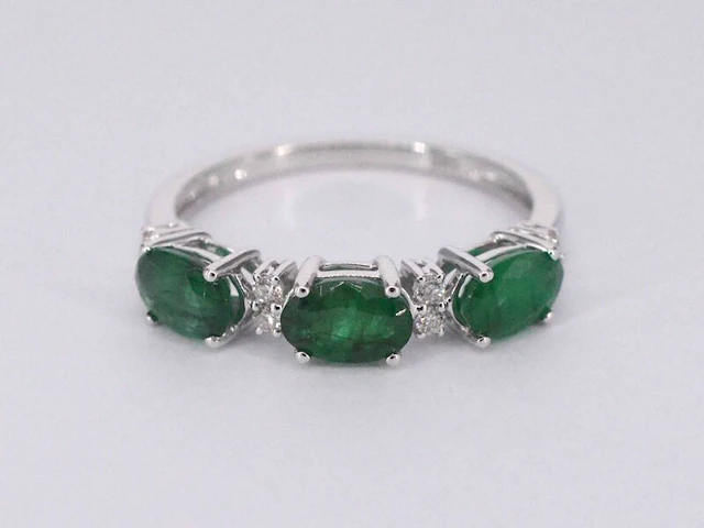 Witgouden ring met diamanten en smaragd - afbeelding 6 van  11