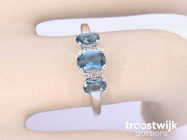 Witgouden ring met diamanten en topaas - afbeelding 2 van  9