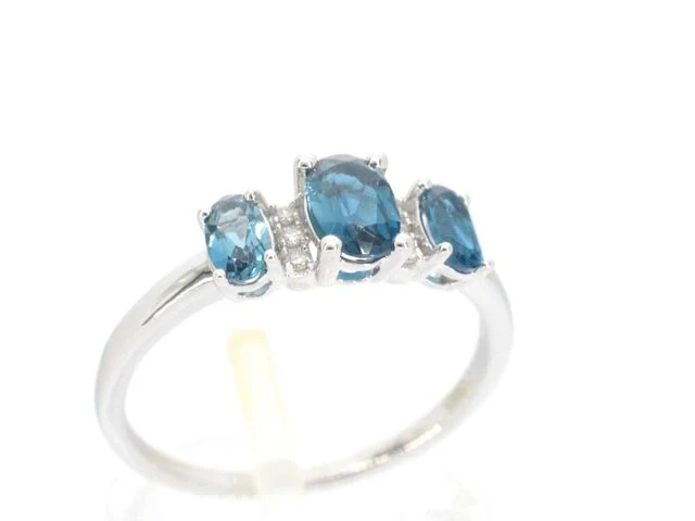 Witgouden ring met diamanten en topaas - afbeelding 4 van  9