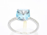 Witgouden ring met diamanten en topaas - afbeelding 1 van  9