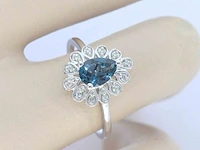 Witgouden ring met diamanten en topaas - afbeelding 4 van  11
