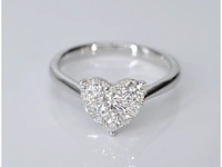 Witgouden ring met diamanten in hart vorm - afbeelding 3 van  8