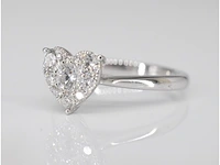 Witgouden ring met diamanten in hart vorm - afbeelding 4 van  8