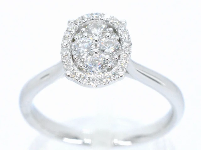 Witgouden ring met diamanten in ovaal vorm - afbeelding 1 van  11