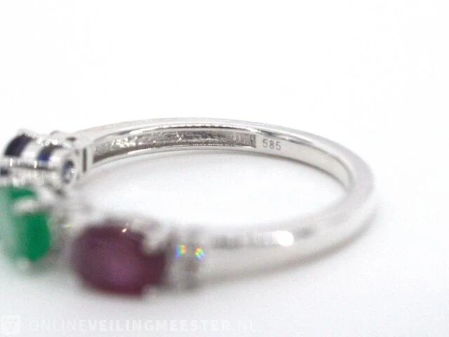 Witgouden ring met diamanten, saffier, robijn en smaragd - afbeelding 10 van  10