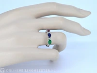 Witgouden ring met diamanten, saffier, robijn en smaragd - afbeelding 3 van  9