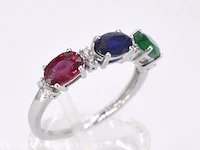 Witgouden ring met diamanten, saffier, robijn en smaragd - afbeelding 5 van  9