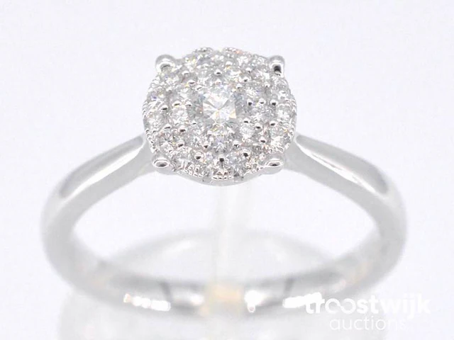 Witgouden ring met diamanten - afbeelding 1 van  9