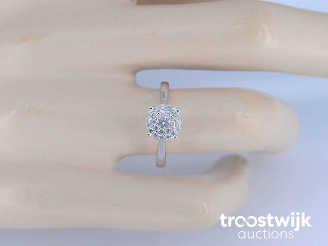 Witgouden ring met diamanten - afbeelding 2 van  9
