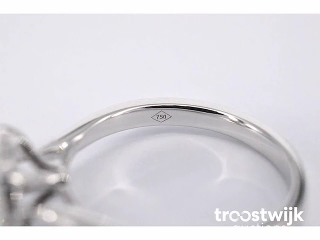 Witgouden ring met diamanten - afbeelding 6 van  9