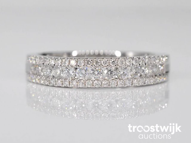 Witgouden ring met diamanten - afbeelding 1 van  6