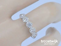 Witgouden ring met diamanten - afbeelding 2 van  9