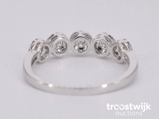 Witgouden ring met diamanten - afbeelding 7 van  9