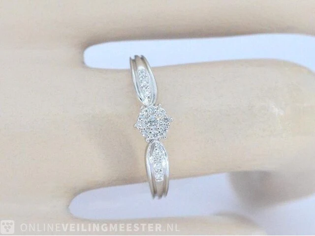 Witgouden ring met diamanten - afbeelding 2 van  9