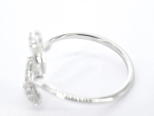Witgouden ring met diamanten - afbeelding 9 van  10