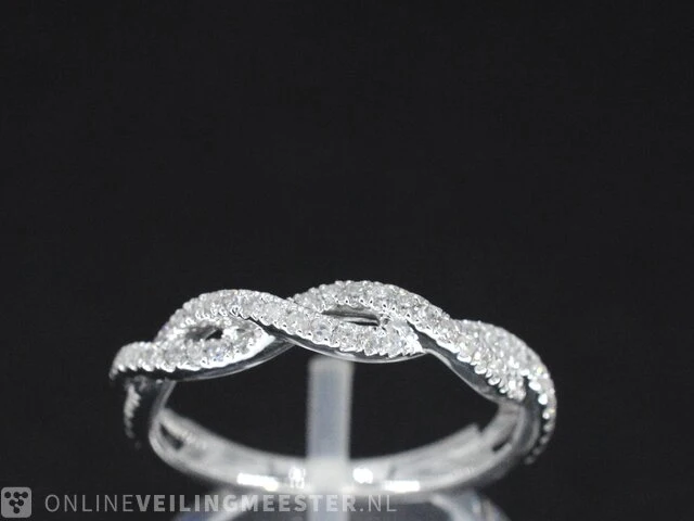 Witgouden ring met diamanten - afbeelding 2 van  8