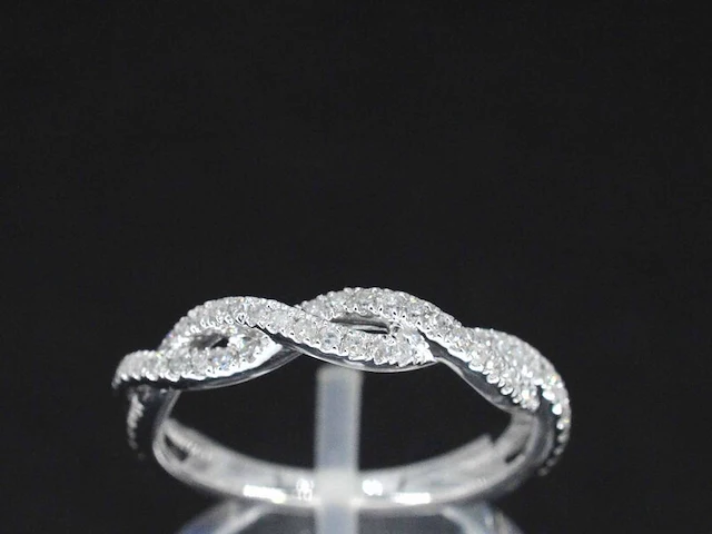Witgouden ring met diamanten - afbeelding 1 van  10