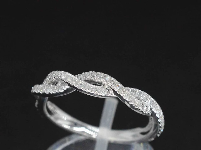 Witgouden ring met diamanten - afbeelding 4 van  10