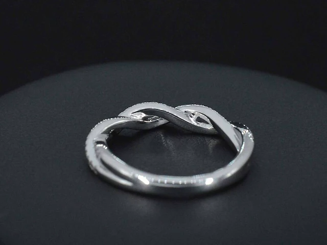 Witgouden ring met diamanten - afbeelding 8 van  10
